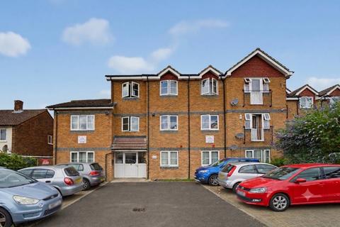 2 bedroom flat for sale, Rokesby Road, Slough, SL2