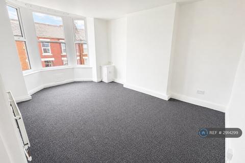 2 bedroom flat to rent, Carlton Road, Salford, M6