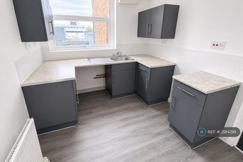 2 bedroom flat to rent, Carlton Road, Salford, M6
