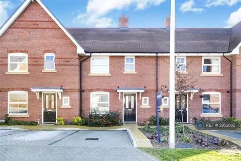 3 bedroom semi-detached house to rent