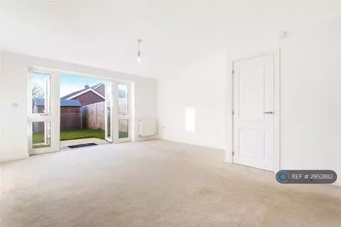 3 bedroom semi-detached house to rent - View 2