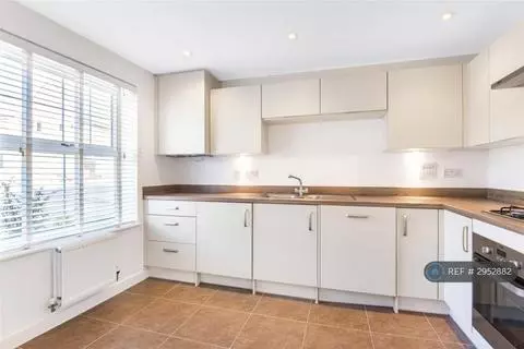3 bedroom semi-detached house to rent - View 3