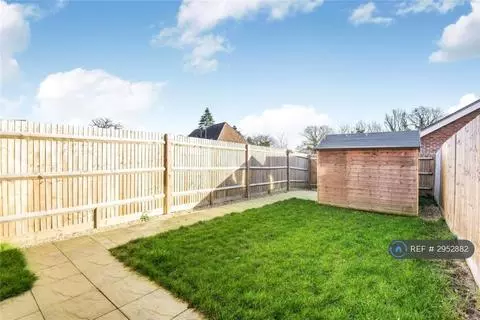 3 bedroom semi-detached house to rent - View 4