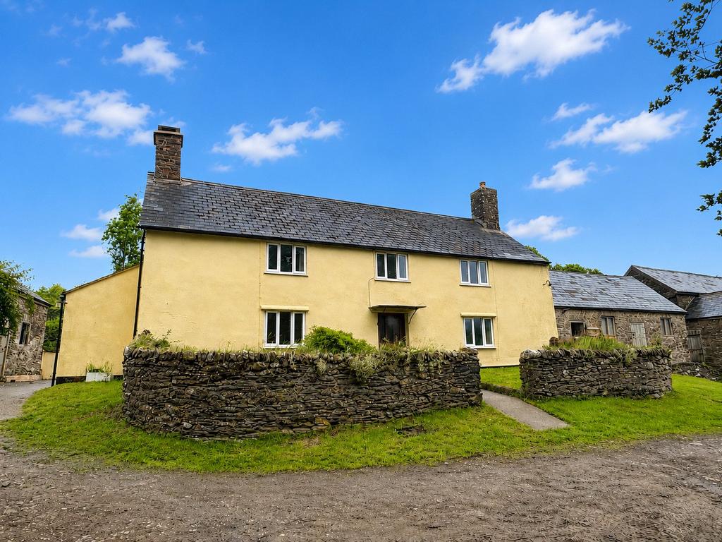 4 bedroom detached house to rent