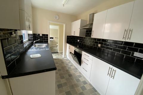 2 bedroom terraced house to rent, Hatton Gardens, Newark, Notts, NG24
