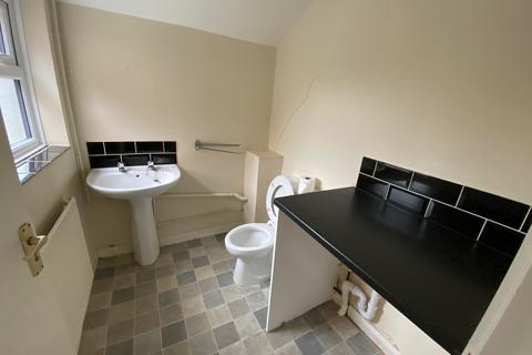 2 bedroom terraced house to rent, Hatton Gardens, Newark, Notts, NG24