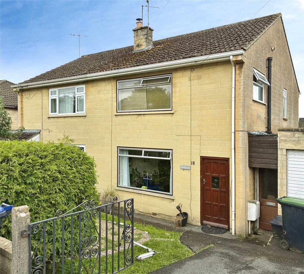 3 bedroom semi-detached house to rent