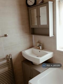 3 bedroom semi-detached house to rent, Hallwood Avenue, Salford, M6