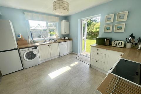 undefined, Lon Gogarth, Benllech, Tyn-Y-Gongl
