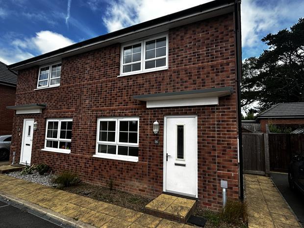2 bedroom semi-detached house to rent