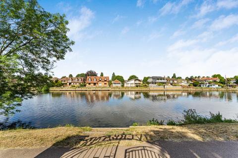 2 bedroom apartment for sale, Laleham Road, Staines-upon-Thames, TW18