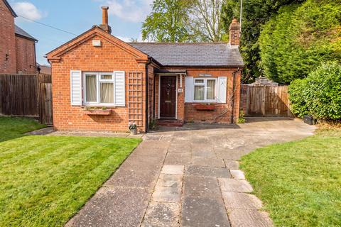 3 bedroom detached bungalow to rent, Fernbank Road, Ascot