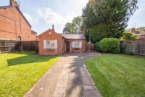 3 bedroom detached bungalow to rent, Fernbank Road, Ascot