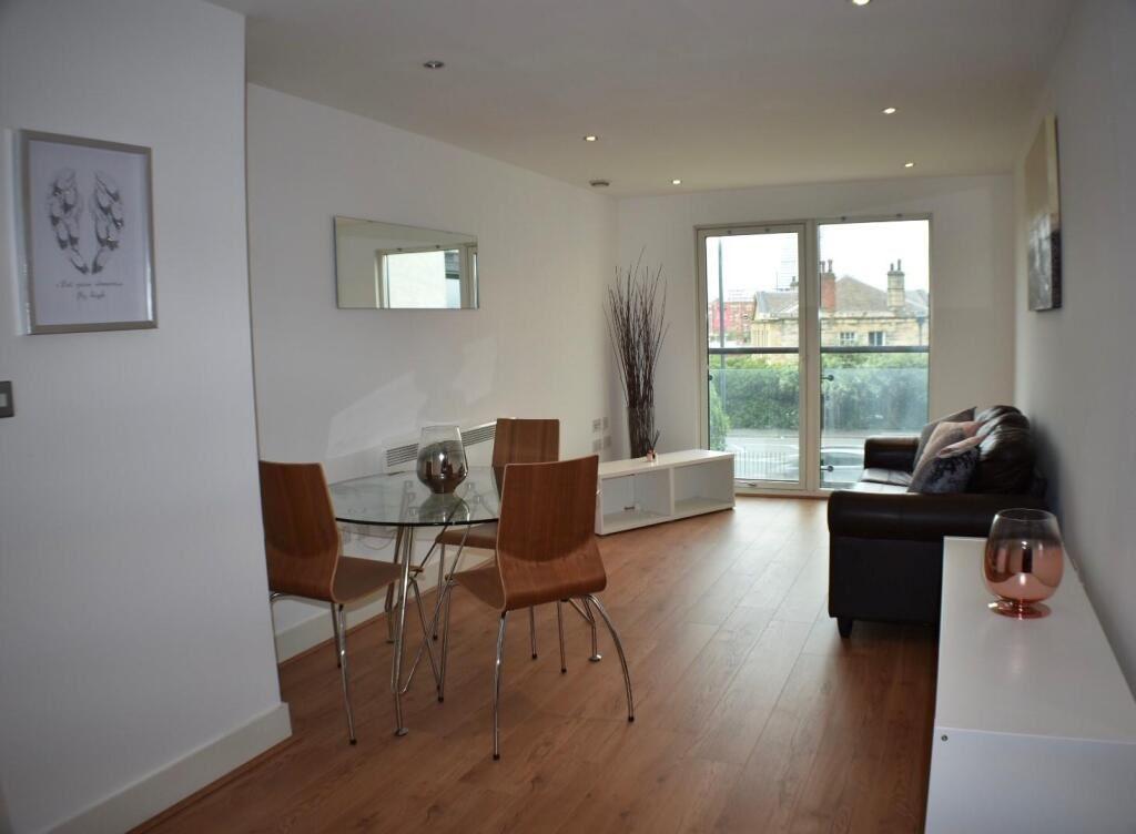 Apartment in Leeds, West Yorkshire - View 2