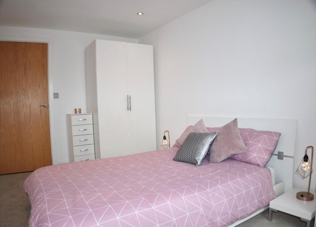 Apartment in Leeds, West Yorkshire - More