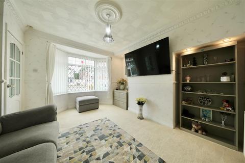 2 bedroom end of terrace house for sale, Glebe Road, Hull