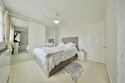 2 bedroom end of terrace house for sale, Glebe Road, Hull