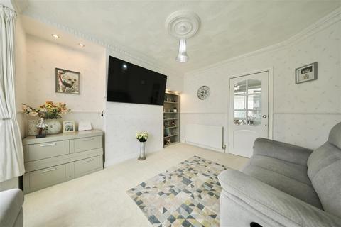 2 bedroom end of terrace house for sale, Glebe Road, Hull