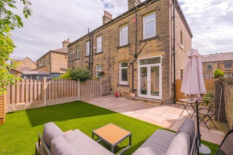3 bedroom end of terrace house for sale, East View, Lightcliffe
