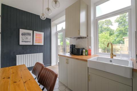 3 bedroom end of terrace house for sale, East View, Lightcliffe