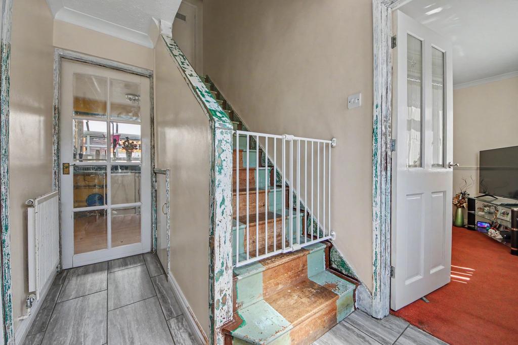 House in Southampton, Thornhill - More