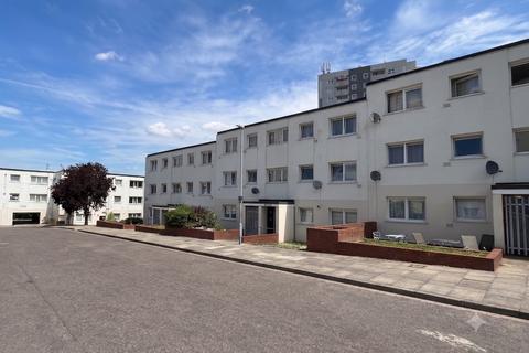 3 bedroom flat for sale, Essex Close, Luton, Bedfordshire, LU1 3EJ