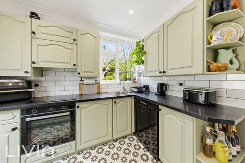 3 bedroom semi-detached house to rent, South Croydon CR2