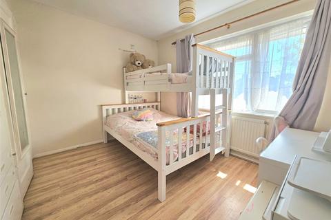 2 bedroom maisonette to rent, Chelmsford Avenue, Romford, RM5