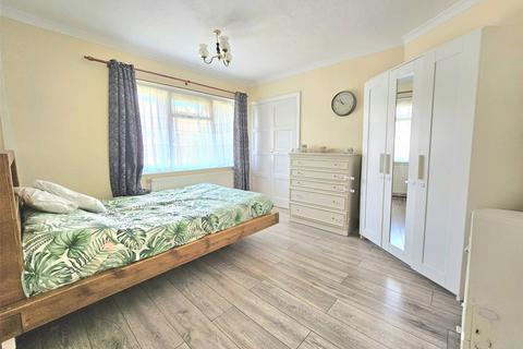 2 bedroom maisonette to rent, Chelmsford Avenue, Romford, RM5