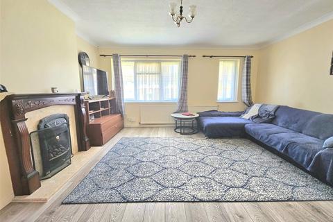 2 bedroom maisonette to rent, Chelmsford Avenue, Romford, RM5