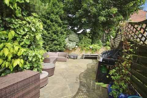 3 bedroom semi-detached house for sale, Jilling Gardens, Dewsbury