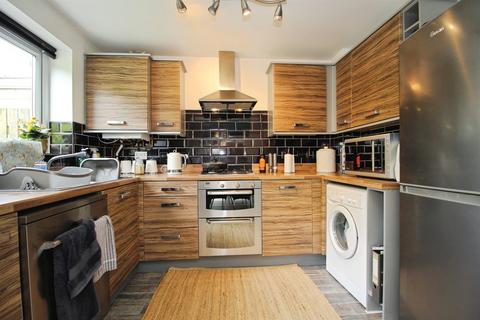 3 bedroom semi-detached house for sale, Jilling Gardens, Dewsbury