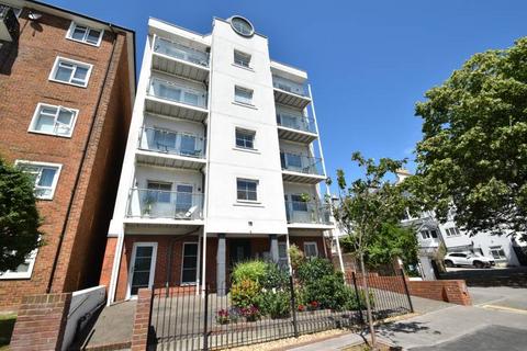 2 bedroom flat to rent, The Avenue, Eastbourne BN21