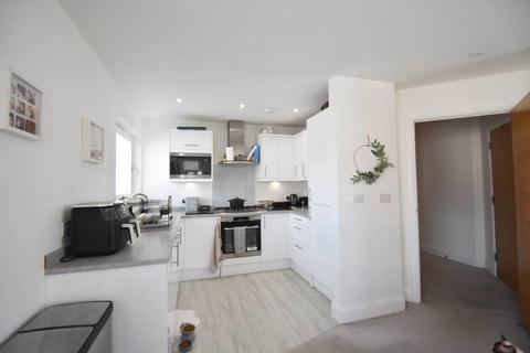 2 bedroom flat to rent, The Avenue, Eastbourne BN21
