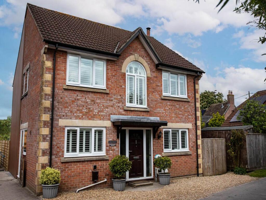 4 bedroom detached house to rent