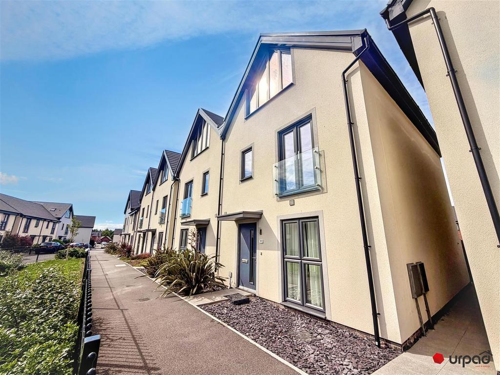 4 bedroom semi-detached house to rent