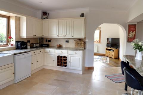 4 bedroom country house for sale, Wrexham Road, Tarporley