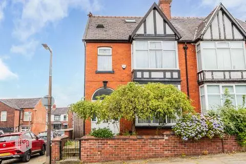 4 bedroom semi-detached house for sale