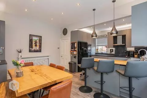 4 bedroom semi-detached house for sale - View 3