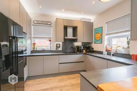 4 bedroom semi-detached house for sale - View 4