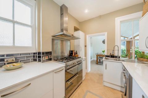 4 bedroom end of terrace house for sale, Wakehurst Road, London SW11