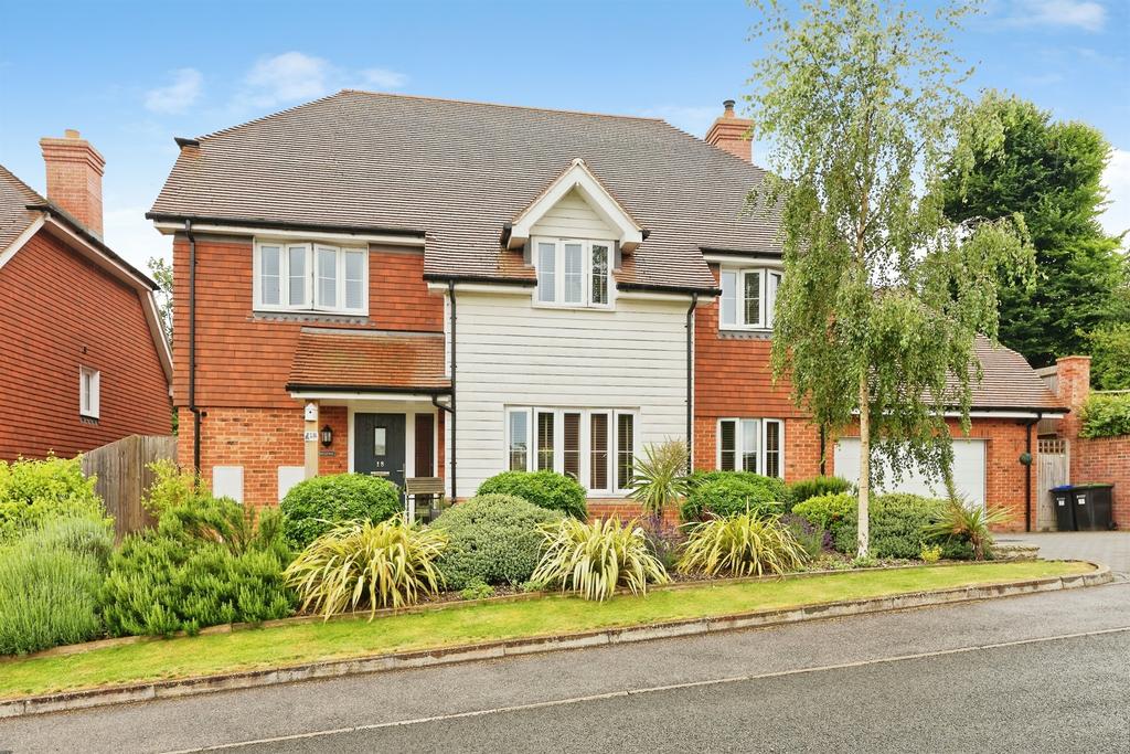 5 bedroom detached house for sale