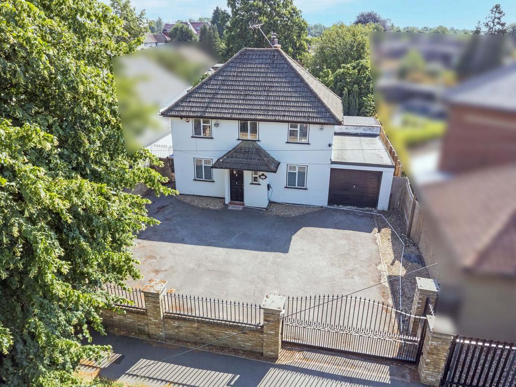 Detached house exterior, driveway, garage