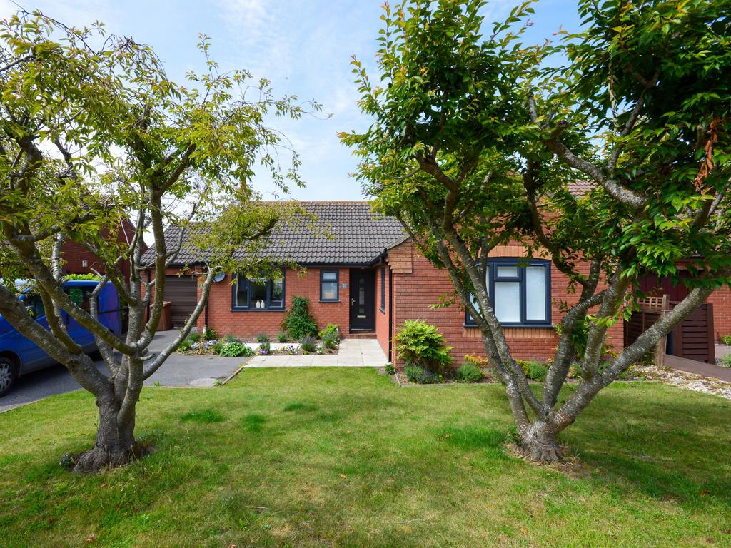 3 bedroom detached bungalow to rent