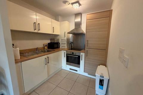 Studio to rent, Nice House , Century Wharf , Cardiff Bay