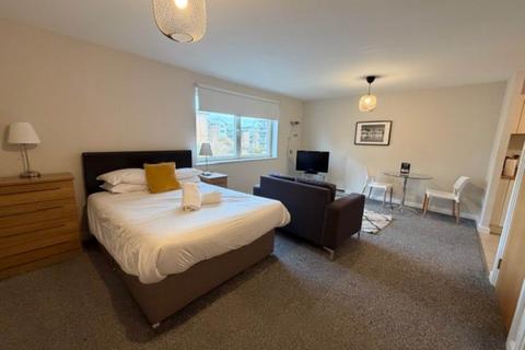 Studio to rent, Nice House , Century Wharf , Cardiff Bay