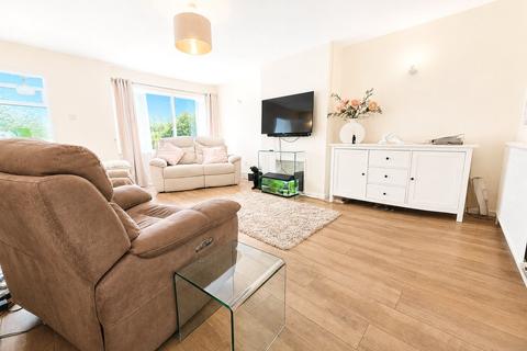 3 bedroom terraced house for sale, Market Avenue, Wickford, Essex, SS12