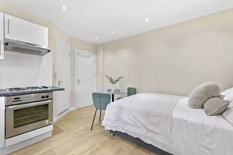 Studio to rent - View 2