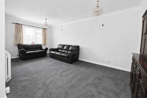 5 bedroom detached house to rent, Victoria Gardens, Hounslow TW5