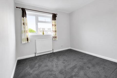 5 bedroom detached house to rent, Victoria Gardens, Hounslow TW5